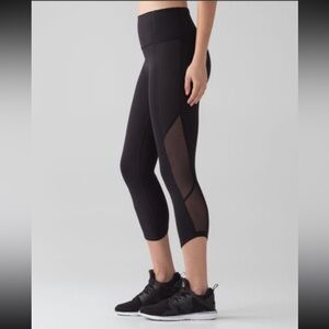 Lululemon Body Con Crop 21” Sz 4